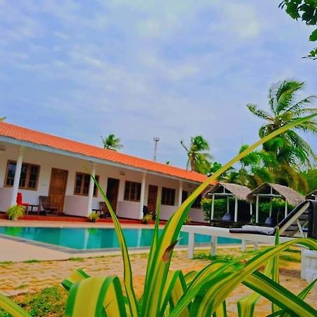 Shan Guest And Restaurant Nilaveli Exterior photo