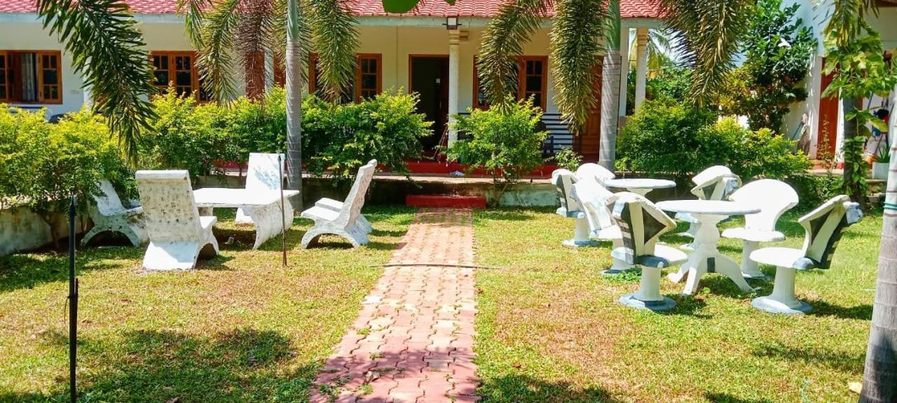 Shan Guest And Restaurant Nilaveli Exterior photo