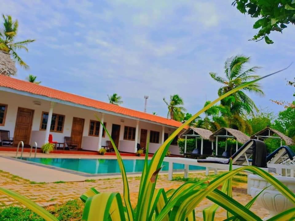 Shan Guest And Restaurant Nilaveli Exterior photo