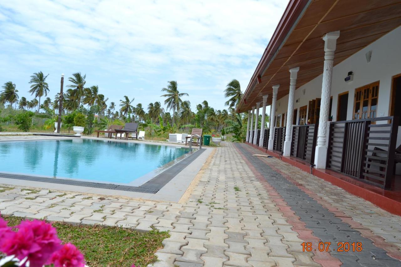 Shan Guest And Restaurant Nilaveli Exterior photo
