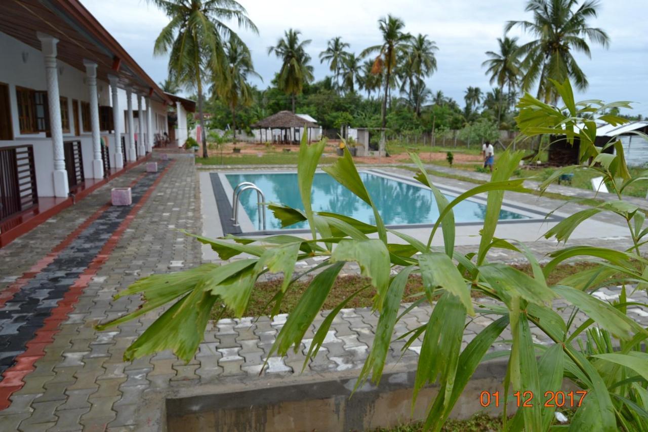 Shan Guest And Restaurant Nilaveli Exterior photo