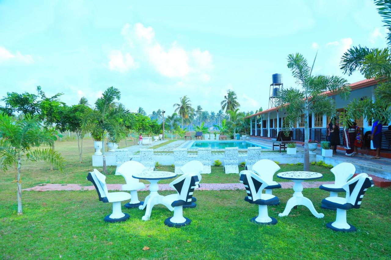Shan Guest And Restaurant Nilaveli Exterior photo