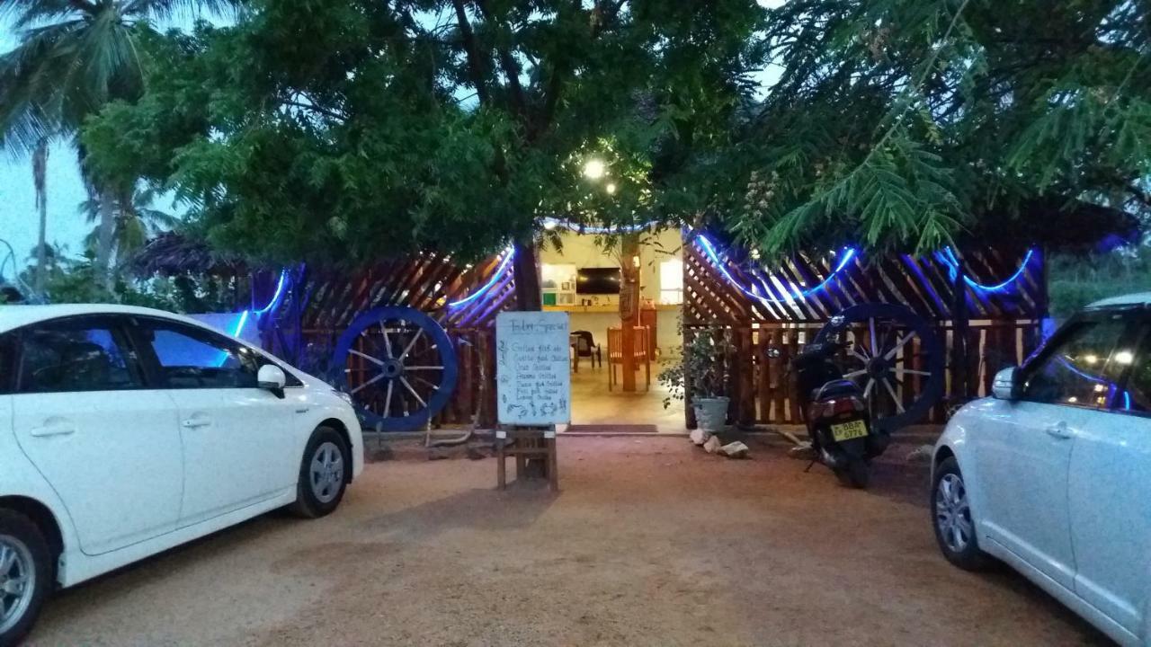 Shan Guest And Restaurant Nilaveli Exterior photo